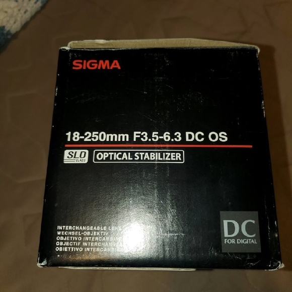 Sigma 18-250mm F3.5-6.3 DC OS Lens - Picture 2 of 4